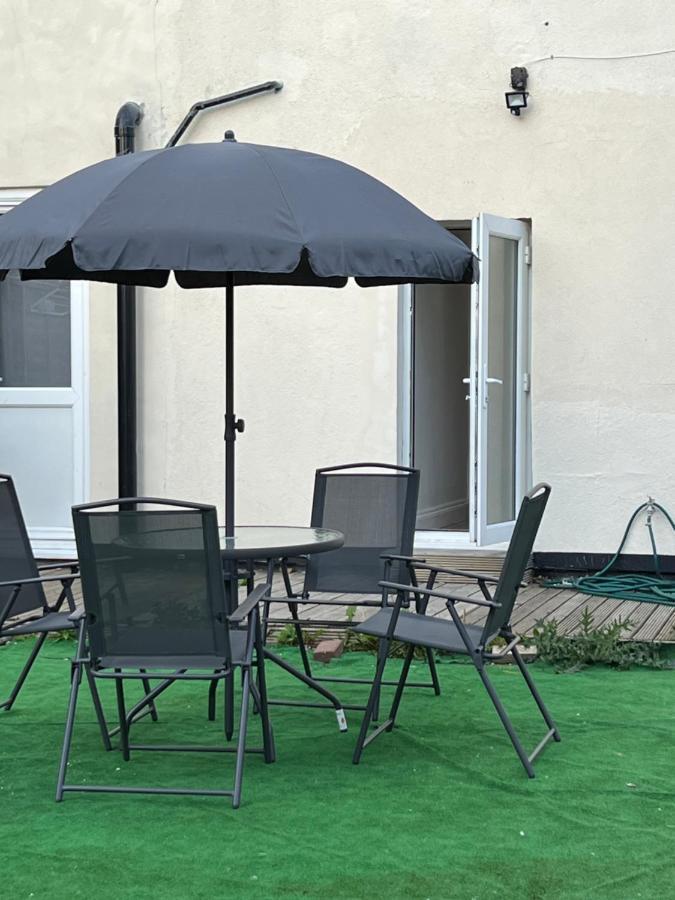 Wisdom Care: The Orpington Cutie Exterior foto
