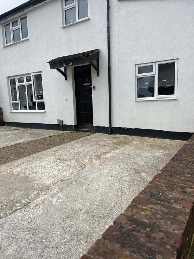 Wisdom Care: The Orpington Cutie Exterior foto